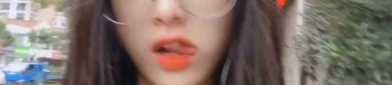 漂亮小姐姐吐舌,小姐姐的可爱魅力尽显