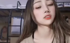 擦镜子帅气的小姐姐图片,小姐姐擦镜子的帅气瞬间